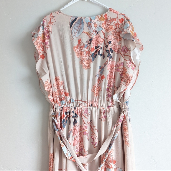 🆕🌿CITY CHIC FLORAL DRESS🌿 - Picture 10 of 13